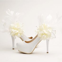 Sweet Floral Feather Bridal Schoenen Mode Stiletto Hakken Platforms Party Schoenen Wit Satijn Trouwjurk Pumps Bruidsmeisjes Schoenen