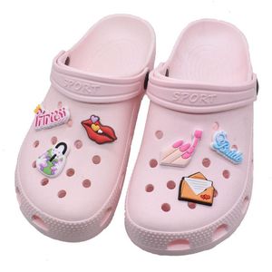 Sweet Girl Party Anime Charms Wholesale Enfance Memories Funny Gift Cartoon Charmes Accessoires de chaussures PVC Décoration Boucle Soft Rubber Clog Charmes