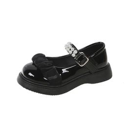 Doux filles polyvalent brillant noir élégant perle plissé enfants chaussures en cuir printemps enfants mode Mary Jane pour la fête 240122