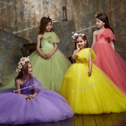 Dulce verde púrpura amarillo sandía rojo un hombro vestido de niña de flores Vestidos de desfile para niña Vestidos de cumpleaños Falda de niña personalizada SZ 2-12 D318007 Tul suave