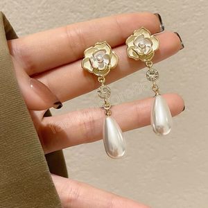 Boucles d'oreilles en forme de fleur pour femmes, bijoux doux, joli Design, tempérament élégant, imitation de perles, boucles d'oreilles pendantes