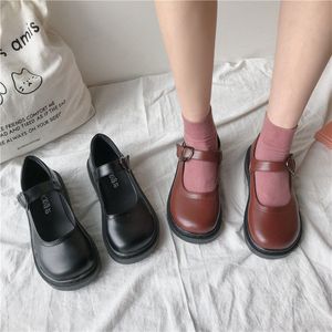 Zoete lolita schoenen voor vrouwen kawaii retro hart loafers mode pu lederen zwart bruin flats dames platform Mary Jane schoenen nieuw 0613