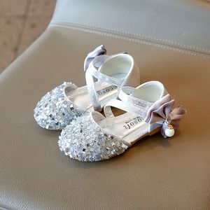 Sweet Princess 2023 Été Nouvelles filles Sequins de mode Sandales en cuir Sandales Soft Sole Kids Chaussures Zapatos Nia