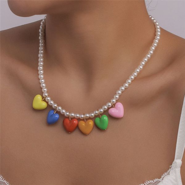 Gargantilla con colgante de corazón de resina para mujer, dulce arcoíris, caramelo, cadena de perlas de imitación de boda, accesorios de joyería para el cuello