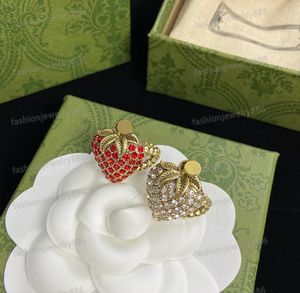 Sweet Rhinestone Strawberry Pendant Rings Interlocking Letters Charm Ring Bague Women Gold Designer Rings Bijoux bruiloft sieraden accessoires