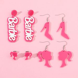 Pendientes colgantes dulces para niñas picantes y frescas Diseño lindo Cabeza de acrílico rosa fuerte Zapatos de tacón alto Barbies Letra Joyería de fiesta Cuelga regalos Accesorios de moda para mujeres