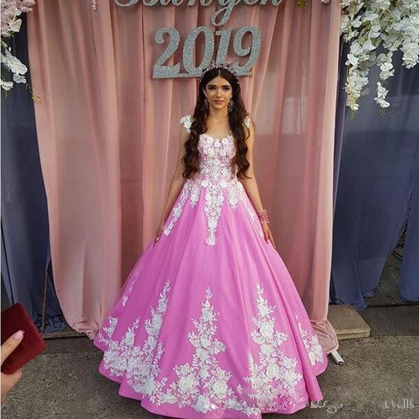 Vestido de quinceañera con apliques de encaje blanco dulce, vestido de quinceañera con flores en 3D, vestidos dulces de 16, cuello joya, manga casquillo, largo hasta el suelo, vestidos de satén de 15 años