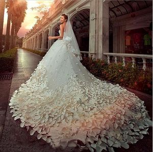 Chérie perlée Bling Bling strass Applique fleur a-ligne cathédrale train jolies robes de mariée robes de mariée vintage robe de mariée mer
