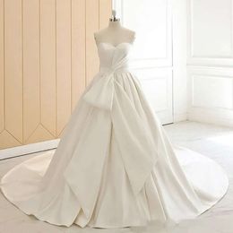 Lieverd jurken elegant satijn een strapless line halslijn kapel trein grote boog op maat gemaakte tuin trouwjurken vestido de novia