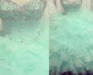 Sweetheart Quinceanera -jurken met kralenkristallen Mint Green Backless Ruffles Ball Jurk Organza Prom -jurken Junior Sweet 16 Party 2802522