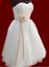 Robes de demoiselle d'honneur blanche chérie avec Sash A-Line Tulle et haleine Satin-Longueur de la longueur des genoux / robes de soirée sur mesure