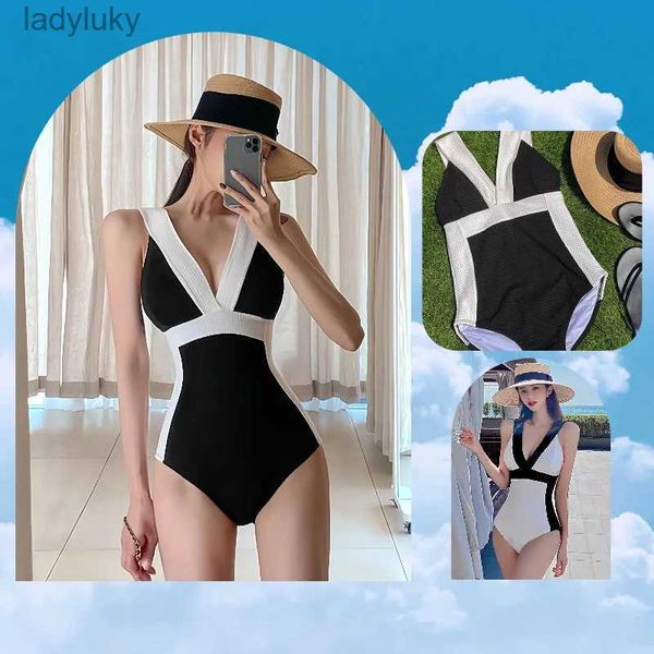 Ropa de baño Sexy con cuello en V Traje de baño elegante 2023 Mujeres Patchwork blanco y negro Push Up Traje de baño Recorte de una pieza Bikini de aguas termales Traje de baño L240115