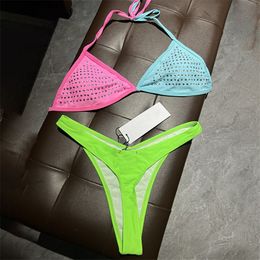 Swim Femmes Soutien-Gorge Bikinis Ensemble Sans Fil Halter Strass Brillant Lettres Soutiens-Gorge Slip Sexy Split Maillot De Bain Plage Vacances Maillots De Bain Fille Lady Bra Body Sets