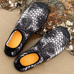 Chaussures de natation couples chaussures de plage de wading en plein air chaussures de plongée en apnée ajustées à la peau noire et bleue