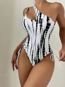 Swimwwear One épaule découpée Swimwear 2023 Femmes One Piece Swimsuit Black and White Stripes Imprimez Bathing BodySuit BodySuit Monokini