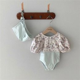 Swimwear Sweet Floral Baby's One Piece Swimwear + Cap 2023 Été Nouveau Korean Toddler Backless Swimsuit Kids Bikini Girls Bathing