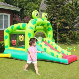 Balançoires grenouille de dessin animé, petits videurs gonflables d'extérieur, maison de rebond avec toboggan, aire de jeux pour enfants coquine