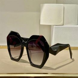 Símbolo de óculos de sol de acetato de grandes dimensões, caracterizado por linhas geométricas grossas e volumes robustos, nova moda para 250p