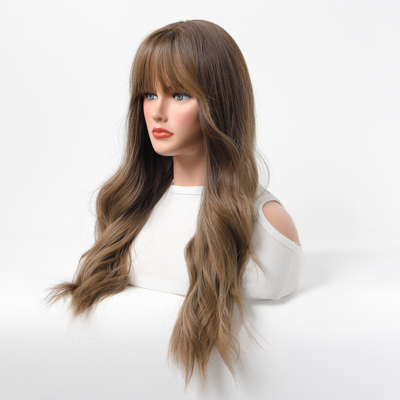 Wigs de cosplay synth￩tique avec une frange moelleuse pour la femme porte quotidiennement quatre saison de longues perruques de cheveux ondul￩es naturelles de chaleur fibre r￩sistante ￠ la chaleur