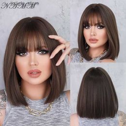 Perruques synthétiques NAMM Perruques droites courtes Couleur marron clair ombre ombre Bob Bob Bob Wigs Femme Synthétique Wig With Bangs Cosplay Hair Hoile résistant à la chaleur Y240401