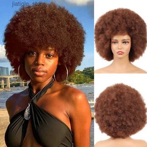 Perruques synthétiques courtes perruques bouclées moelleuses moelleuses avec une frange pour femmes noires Higlight Afro Pinky Curly Wigs for Black Women Natural Brown Y240401