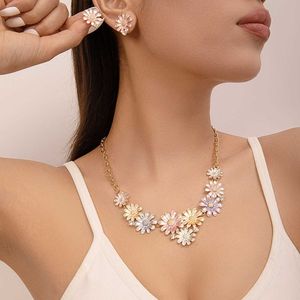 SZ0643 nouveau coloré marguerite papillon pendentif en alliage collier boucle d'oreille ensemble de bijoux pour les femmes d'été