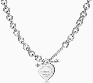 T 2023 Nouvelle série de flèches de coeur épais Ti Home Collier Europe Amérique Hommes et femmes avec chaîne de clavicule Couple Collier cadeau de vacances hick i vacances