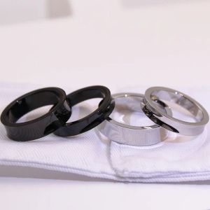 T Designer Silver Ring High Quality Titanium Steel Melanan Rings Luxury Brand Men Fomes Faire pour les accessoires de mariage Ring Party211Z