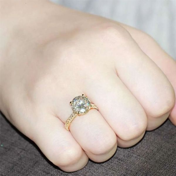 T GG Venta caliente Fashional 14K oro amarillo Halo Moissanite anillo de compromiso anillo de diamantes para mujer
