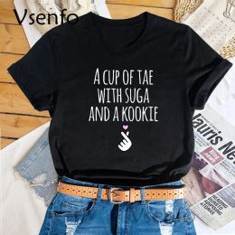T-Shirt Une tasse de Tae avec Suga et un Kookie imprimé T-Shirt femmes coréen Kdrama Idol mode Kpop Merch V Jhope Suga Rm Jungkook Tee