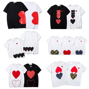 T-shirt Designer Mens T-shirts Femme Play Rouge Heart Shirt Vares décontractés Tshirt Coton Clats Summer Clothes Streetwear Tops Te-shirt Tshirts Designer Femme