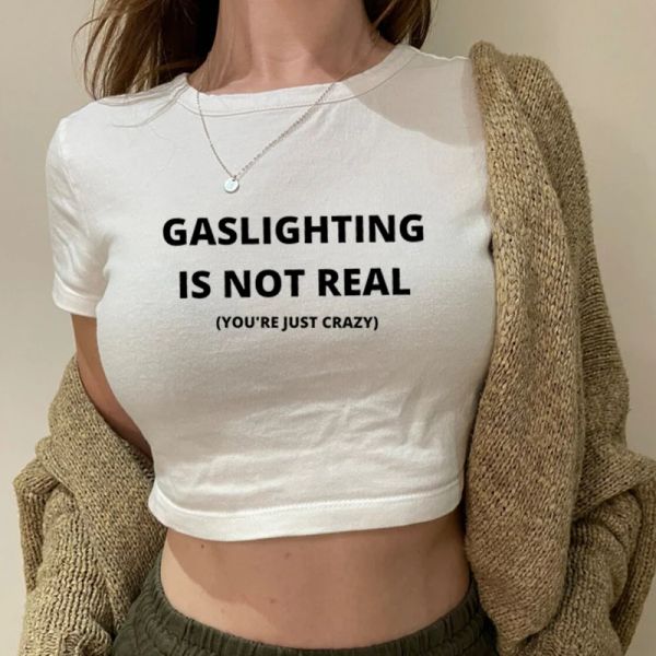 Camiseta Gaslighting no es real, simplemente estás loco, Top corto para mujer, ropa de broma divertida, sátira, camiseta Meme Y2k, camiseta para bebé, cuello redondo para mujer