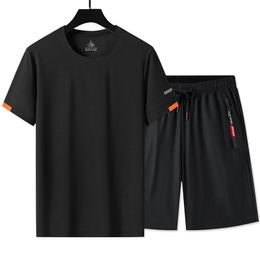 Camiseta Pantalones cortos Moda de verano para hombres Conjunto de dos piezas Chándal negro Hip Hop Streetwear Running Sport Oversize 5XL Ropa 240328