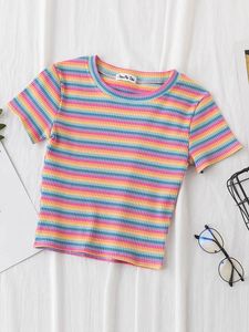 T-shirt Women Rainbow Striped Tops Slim Fit T-shirt Harajuku Tshirt Summer à manches courtes T-shirt coréen Féminine Tops 240410
