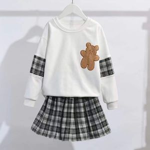 T-shirts 2023 Koreanische Langarm Teenager Mädchen Kleidung 10 12 14 Jahre Outfits Niedlichen Pullover Top Plissee Plaid Rock set 230627