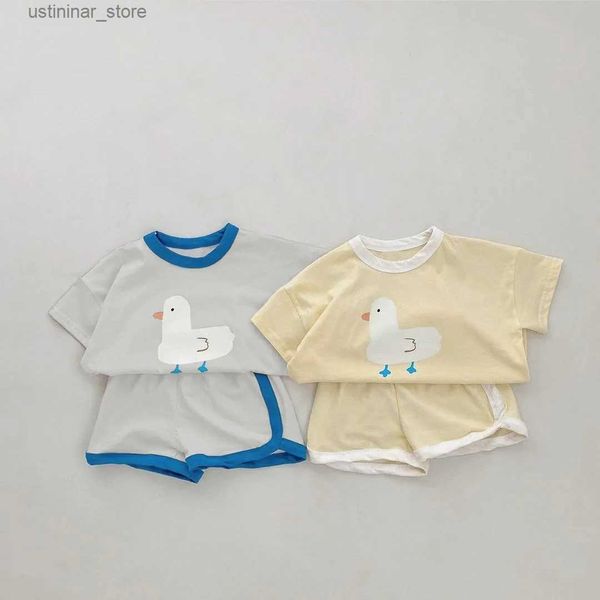 Camisetas 2023 Verano Nuevo Conjunto de ropa de manga corta para bebés Camisetas con estampado de pato lindo para bebés + Pantalones cortos Traje de 2 piezas Trajes de algodón para niños pequeños 24328