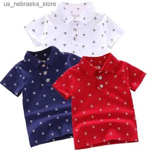 T-shirts 2024 Zomer nieuwe babyjongens mode ademende print met korte mouwen Polo kraag katoenen shirt top directe verzending Q240418