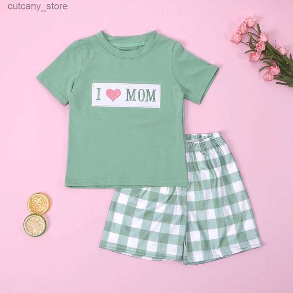 T-shirts Bébé Nouveau Coton À Manches Courtes Vert T-shirt Ensemble Col Rond J'aime Maman Broderie Garçon Top Vêtements Et Short En Treillis Costume L240311