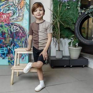 T Shirts bruine denim kleurblok set jongens ronde nek opening asymmetrische bodem zacht materiaal kinderen t zomer korte lange mouw 230224