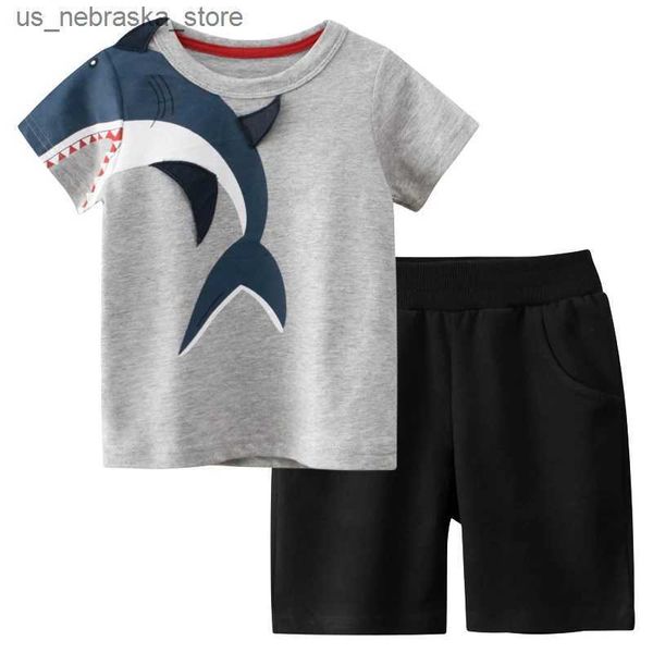 T-shirts Cartoon Shark Boys Sets 2024 Été Nouveau enfant de vêtements pour enfants à manches courtes Coton Tops + Sport Shorts Tenue Kid 2pcs Q240418