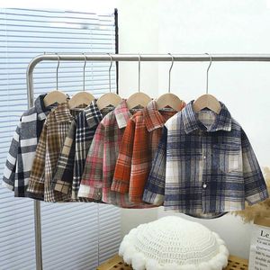 T-shirts Girls and Boys Blouses Kids Grid Outerwear Jeugd Koreaanse jas zakken 2023 lente/zomer grote kinderen katoenen jurk2405