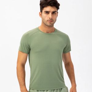 T-shirts Nouveaux hommes d'arrivée Running Tshirt Sweat Wicking Tshirt Workout Jersey Army Green Cooler T-shirt pour hommes