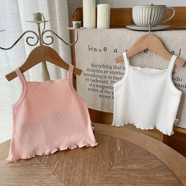 T-shirts Summer Enfant Sleevel Sling Vest Baby Girl Heart Match Hollow Tops Cotton Enfants T-shirts Kids Fottoming solide H240423