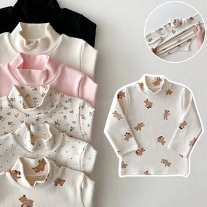 T-shirts Peuter High Neck Dieptepunt Shirt Baby Meisjes Eenvoudige Casual Veelzijdige Tops Herfst Winter Mode Effen Kleur T-shirt met lange mouwen 230808