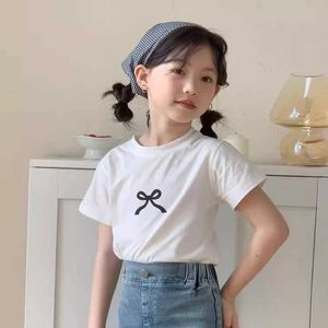 T-shirts Undershirt Koreaanse kinderen Kleding Summer Girls Bow Knoop korte mouwen T-shirt Tops 2024 Ronde kraagbogen eenvoudige T240524