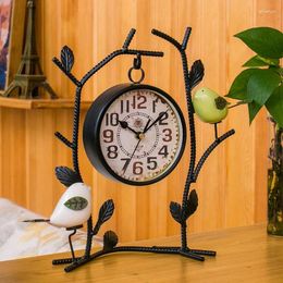 Horloges de table Creative Simple Horloge Oiseaux Ornements Numérique Muet Métal Style Européen Orologio Tavolo Décor À La Maison