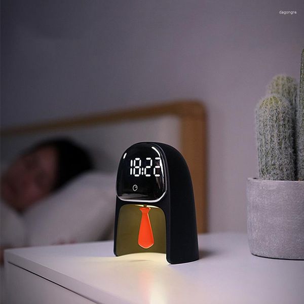 Relojes de mesa Reloj de escritorio de caballero de moda con luz LED Alarma de dormitorio controlada por voz inteligente Batería de 2000 mAh Regalo creativo