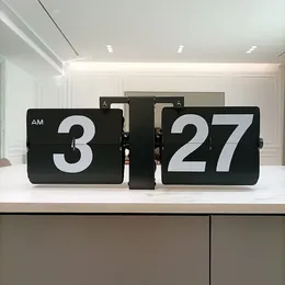 Relojes de mesa Estilo retro Flip Desk Shelf Reloj con batería Engranaje interno operado para la oficina en casa Escuela El Cafe