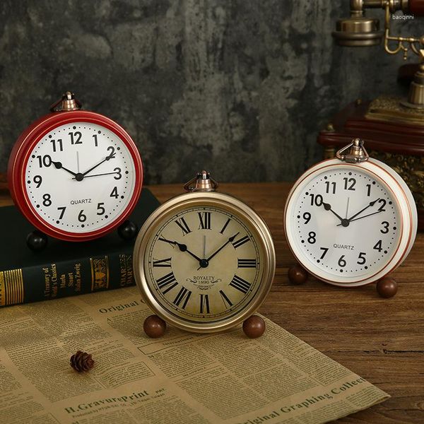 Relojes de mesa al por mayor Retro pequeña alarma cabecera silenciosa antigua luz lujo estilo americano Househo