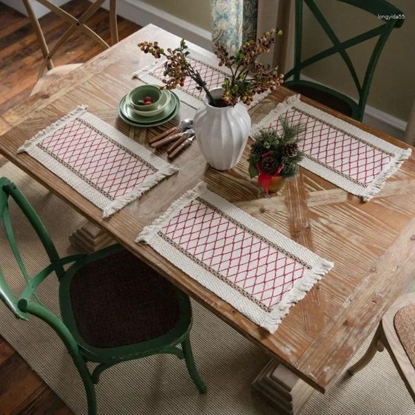 Tableau 4pcs Placemat creux tissé pour la salle à manger Fringe Trim Retro Cotton Lin de table Plaques de vaisselle décorations de Noël maison